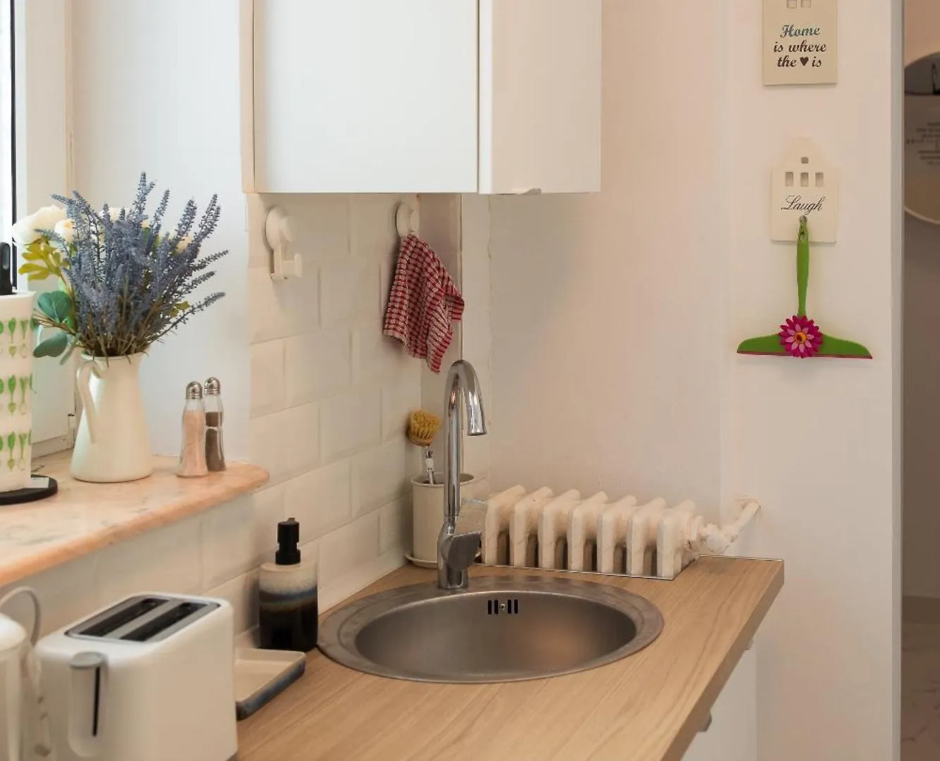 Saturn - Central Stay On Iconic Calea Victoriei Bucharest Apartment