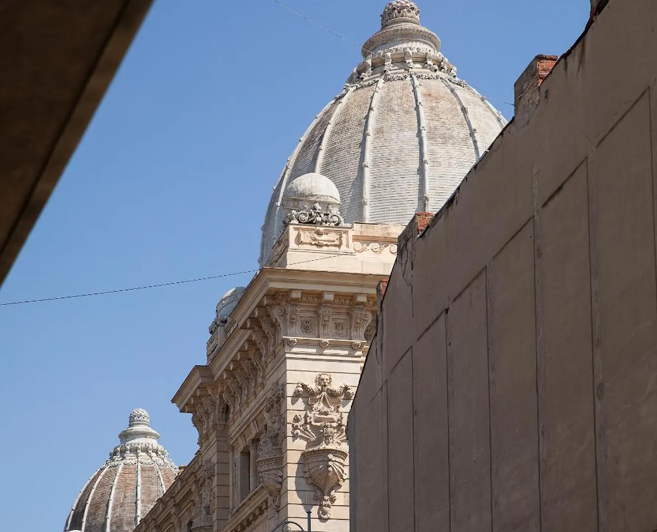 Saturn - Central Stay On Iconic Calea Victoriei بوخارست رومانيا